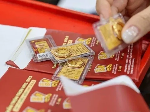 Giá vàng 17/4 giảm mạnh: Vàng nhẫn và SJC lao dốc, mất bao nhiêu tiền mỗi lượng?