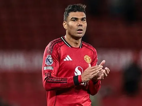 Carrick chớ phá hỏng hàng thủ MU bằng Casemiro