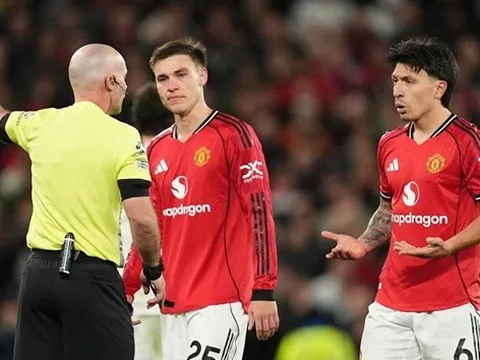 Carrick bất bình khi MU mất Martinez trong trận đại chiến Chelsea