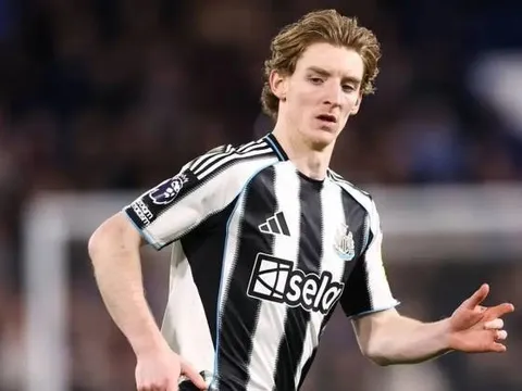 Arsenal sáng cửa mua Anthony Gordon nhờ lợi thế London