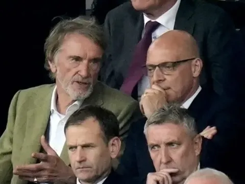 MU trả giá đắt vì tư duy bóng đá lạc hậu từ thế kỷ trước