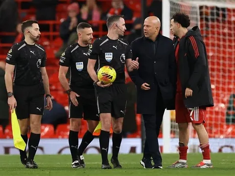 Ngoại hạng Anh 'cấm cửa' 3 trọng tài ở trận derby Merseyside