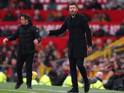 Carrick thay 4 vị trí để Man Utd khuất phục Chelsea