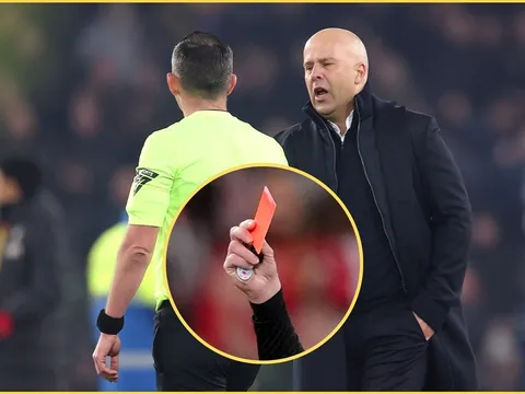 Cựu sếp PGMOL đòi trừ điểm Liverpool vì Slot