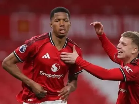 Chido Obi chứng minh vị thế số 9 tương lai của Man Utd