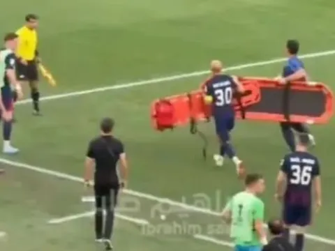 Cầu thủ JDT cướp cáng cứu đồng đội bất tỉnh tại AFC Champions League