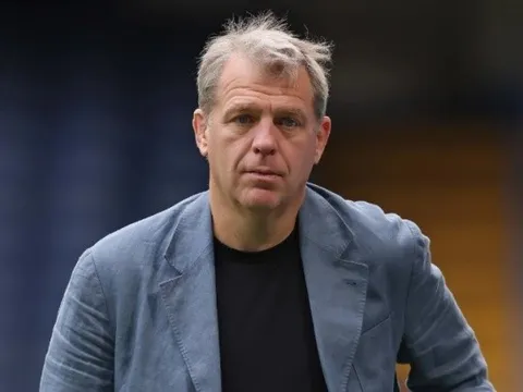 Fan Chelsea nổi đóa vì Todd Boehly trục lợi giá vé