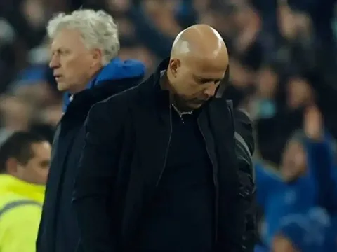 Bác lời HLV Slot, Moyes tố trọng tài ưu ái Liverpool