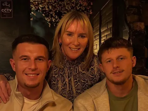 Elliot Anderson viết tâm thư đẫm nước mắt tiễn biệt mẹ