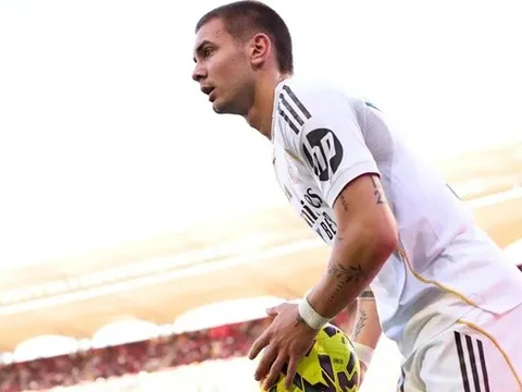 Mastantuono từ chối rời Real Madrid dù ít được thi đấu