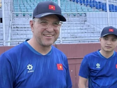 Nắm lợi thế lớn, HLV Roland vẫn dè chừng U17 Indonesia