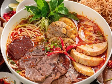 Cách nấu bún bò huế ngon tại nhà