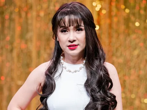 Việt Trinh bật khóc nức nở kể lại khoảng thời gian đen tối của cô