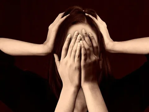 Áp lực công việc khiến người phụ nữ luôn nghe thấy tiếng nói trong đầu, phải nhập viện điều trị