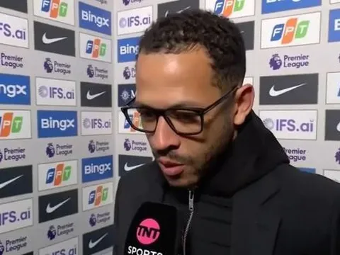 HLV Rosenior khẳng định Chelsea áp đảo MU hoàn toàn