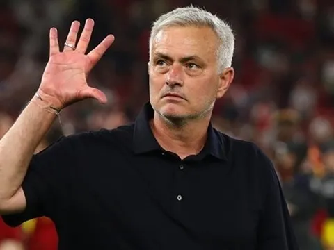 Tin đồn chuyển nhượng sáng 19/4: Real nhắm Mourinho; Bayern săn Rogers