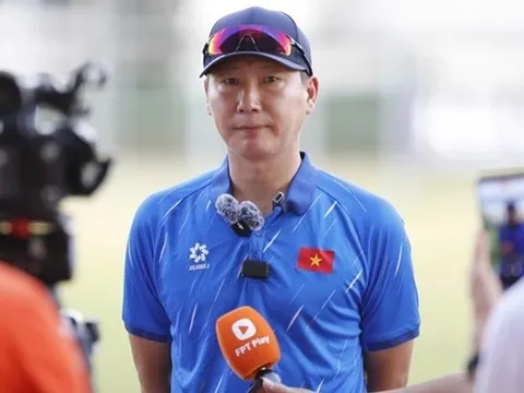 Điểm tin bóng đá Việt Nam 19/4: Ông Kim Sang-sik khuyên cầu thủ Việt Nam bỏ thói câu giờ; Việt Nam trở lại top 100 BXH FIFA