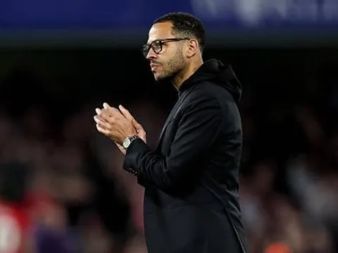 Rosenior không rõ hậu quả nếu Chelsea hụt vé Champions League