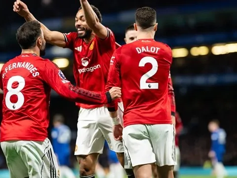 Cunha ghi bàn từ sự thích nghi, phơi bày giới hạn của Garnacho