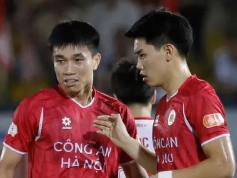 Đình Bắc ghi bàn giúp CAHN thắng đậm CA TP.HCM 3-0