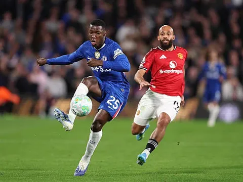 Caicedo chỉ rõ nguyên nhân khiến Chelsea ôm hận trước Man Utd