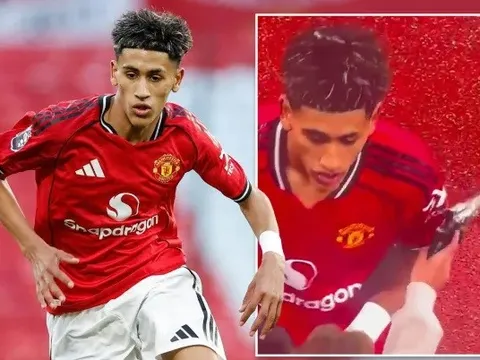 CĐV gây hoảng hốt khi cầm súng đồ chơi áp sát thần đồng MU