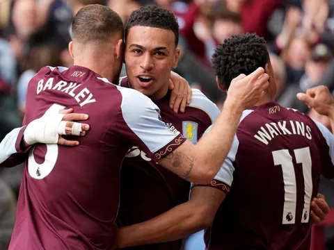 Abraham giúp Aston Villa bảo vệ giấc mơ Champions League tại Villa Park