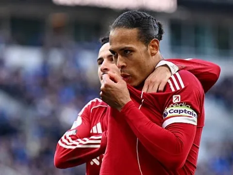 Arne Slot vẫn sống nhờ hơi thở từ những di sản của Klopp