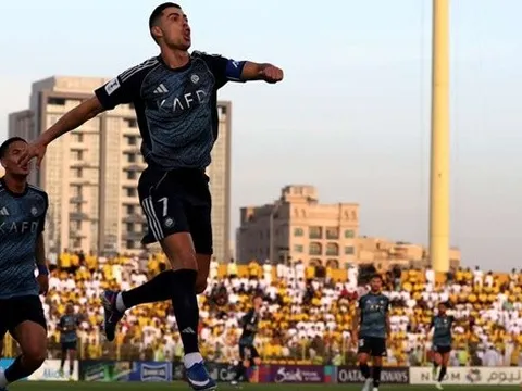 Ronaldo nổ súng giúp Al Nassr hủy diệt Al Wasl 4-0
