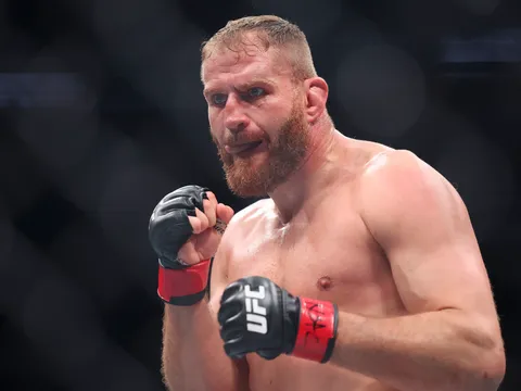 Jan Blachowicz phẫn nộ rút khỏi UFC 328 phút chót vì chấn thương sụn chêm