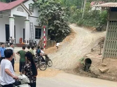 Nghi án cha dùng dây điện đánh con trai 12 tuổi tử vong, phi tang thi thể trên đồ