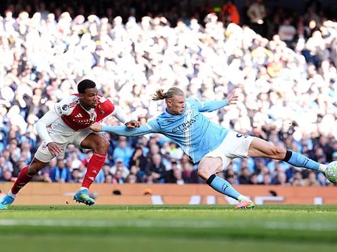 Neville chỉ ra sai lầm khiến Arsenal thủng lưới trước Haaland