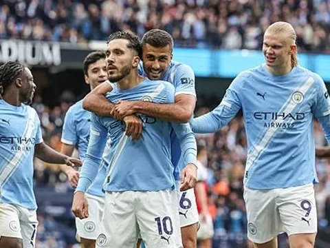 Hạ gục Arsenal, Man City phả hơi nóng vào cuộc đua vô địch