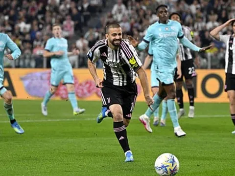 Thắng Bologna 2-0, Juventus áp sát vị trí nhì bảng Serie A