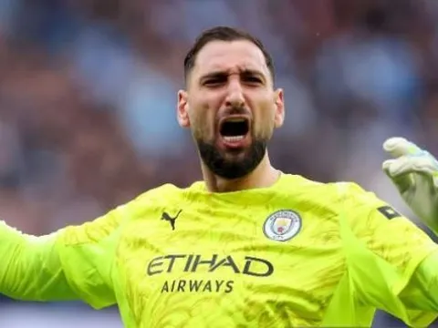 Donnarumma ăn mừng cuồng nhiệt khiến an ninh phải can thiệp