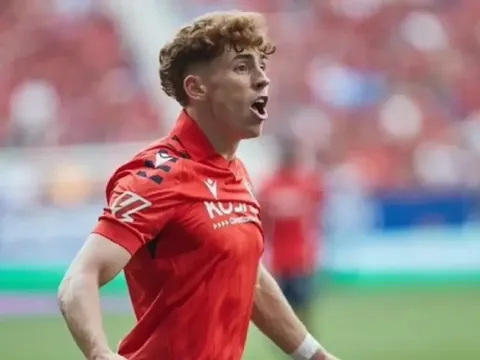 Chặn đường Barca, Real mua lại Victor Munoz