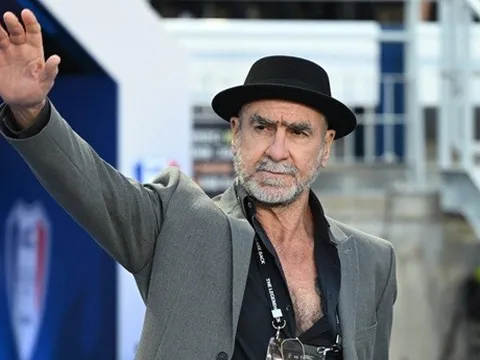 Fan choáng ngợp trước khí chất của huyền thoại MU