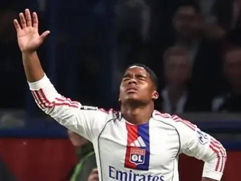 Hakimi dằn mặt Endrick vì điệu nhảy khiêu khích fan PSG