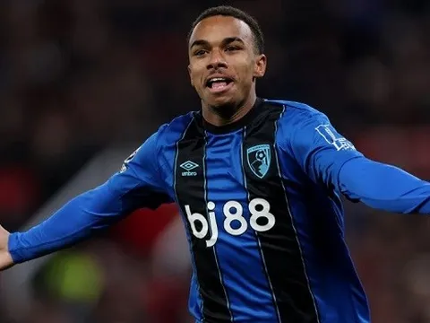 Eli Junior Kroupi sẵn sàng gia nhập Man United