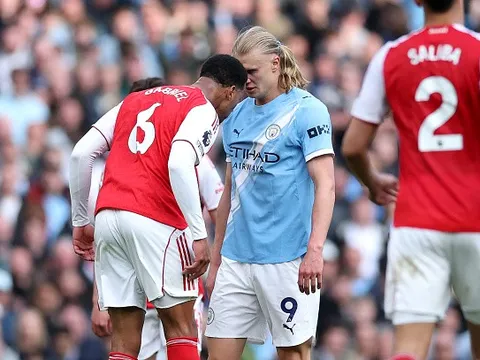 Arsenal níu giữ hy vọng vô địch nhờ hành động của Haaland