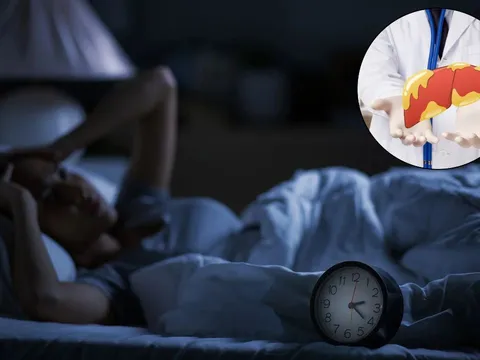 5 dấu hiệu thường xuyên xuất hiện vào buổi tối cảnh báo gan nhiễm mỡ