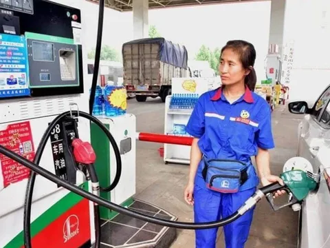 Đổ đầy bình xăng hay chỉ nửa bình tốt hơn? Nhiều chủ xe không biết, làm sai có thể gây hại cho xe