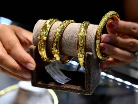 Giá vàng hôm nay 20/4/2026: Bật tăng mạnh sau cú lao dốc, SJC giảm 700.000 đồng/lượng