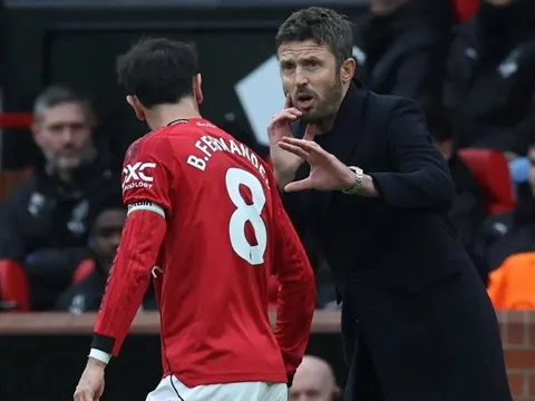 Michael Carrick giải phóng Bruno Fernandes khỏi sai lầm của Amorim