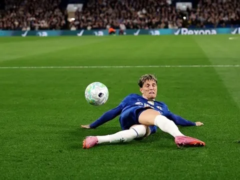 Nụ cười của Sir Jim Ratcliffe khi tống khứ mầm mống độc hại