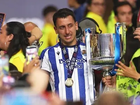 Oyarzabal có dám vứt bỏ vùng an toàn để đến Ngoại hạng Anh?