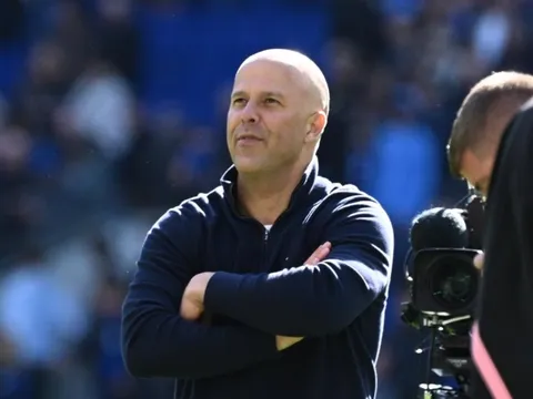 Carragher tiết lộ điều kiện để Slot ở lại Liverpool