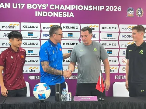 HLV Roland tuyên bố U17 Việt Nam sẵn sàng đấu Australia
