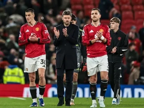 Ruud Gullit cảnh báo Man Utd đang đi vào vết xe đổ của AC Milan