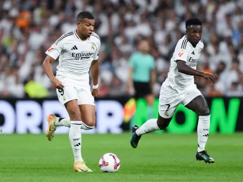 Hai vì sao Vinicius và Mbappe không cùng chung một dải ngân hà